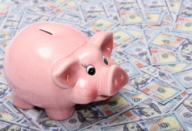 Kiedy przysługuje sankcja kredytu darmowego i jak z niej skorzystać? [Poradnik 2025]